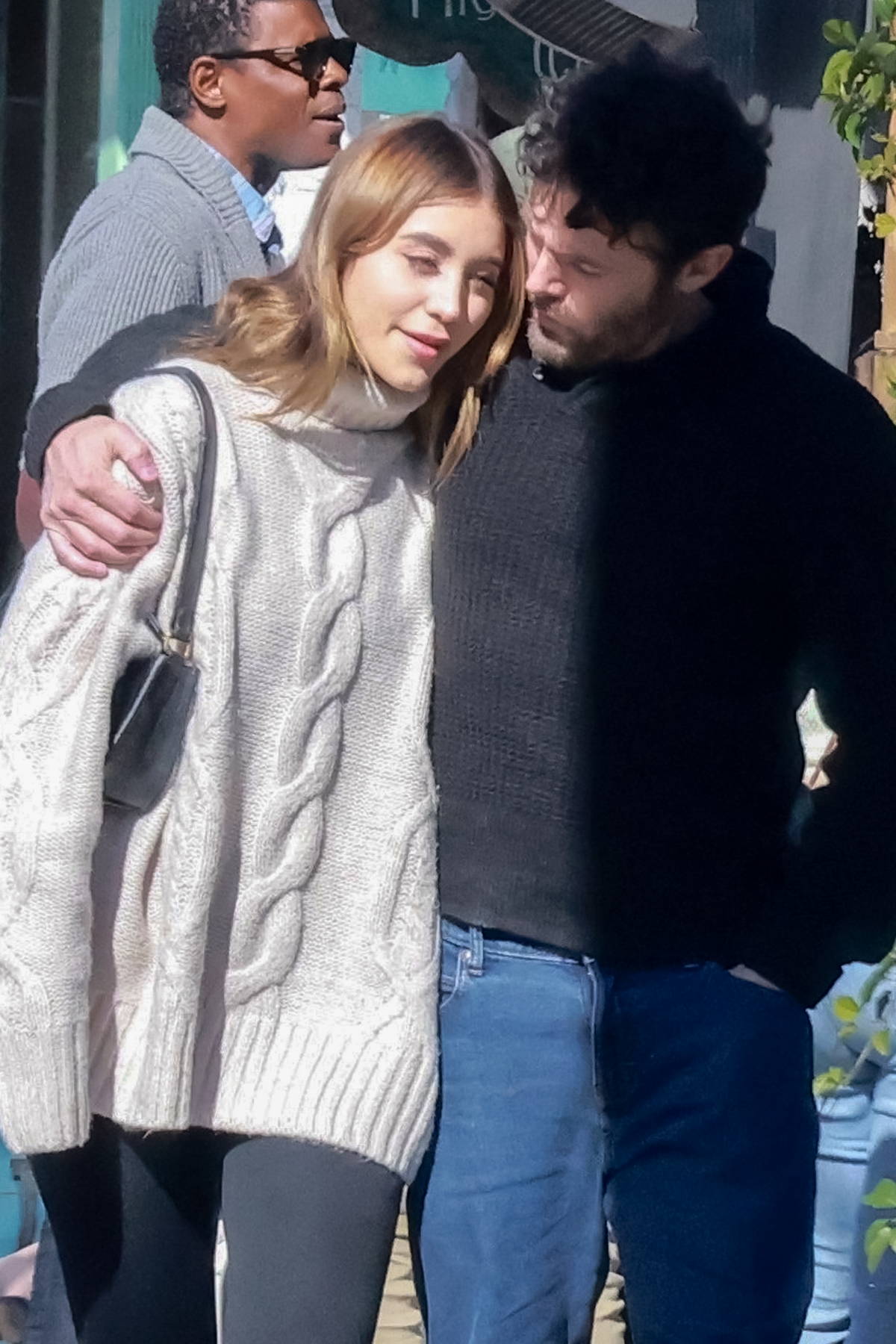 caylee cowan and boyfriend casey affleck pack on the pda while