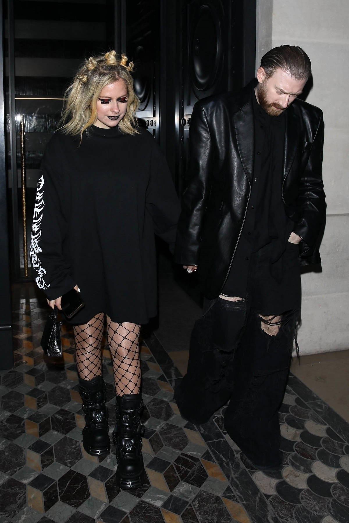 avril lavigne dons all-black while heading out with guram gvasalia during  paris fashion week in paris, france-030323_9