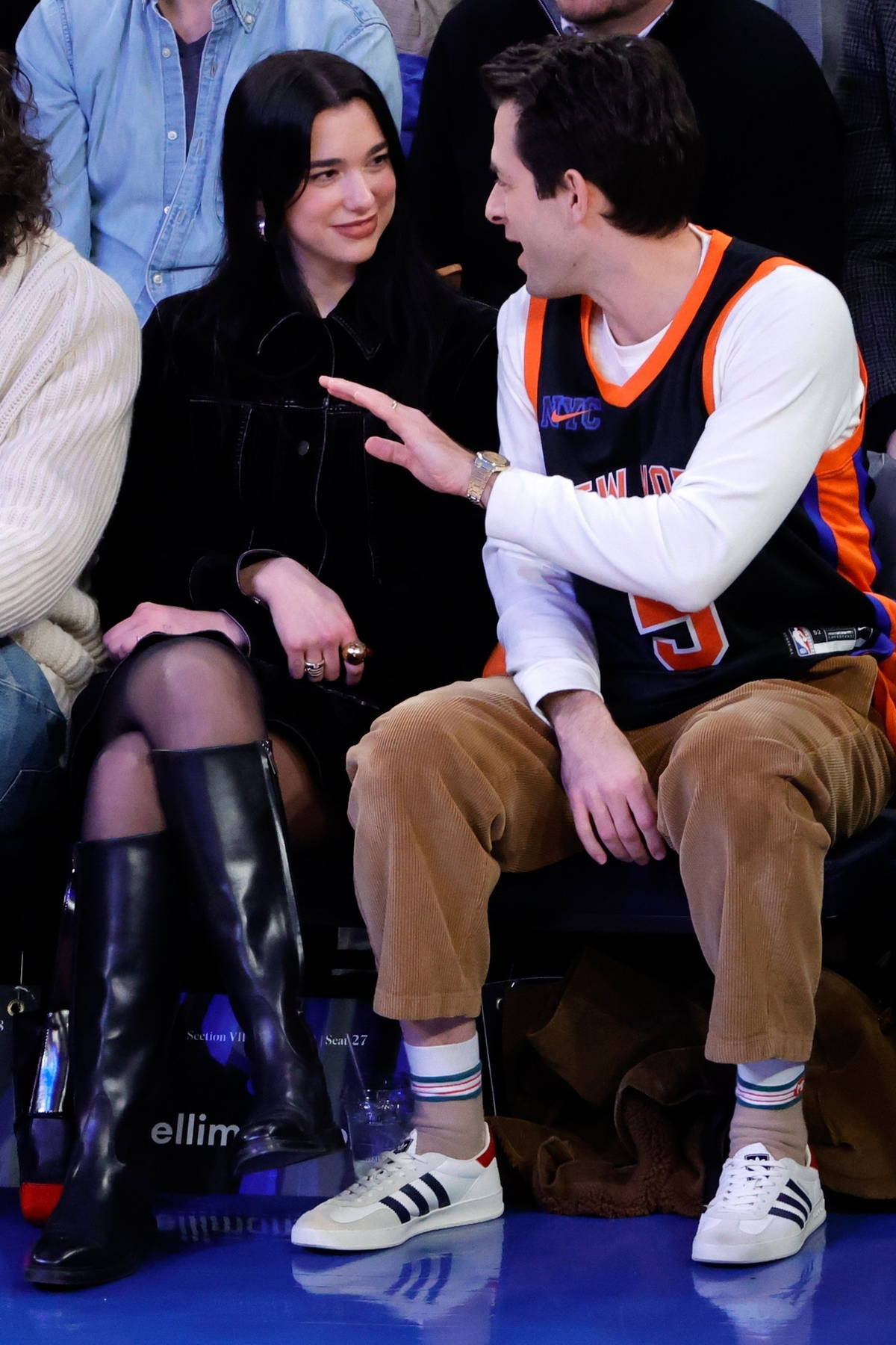 https://www.celebsfirst.com/wp-content/uploads/2023/03/dua-lipa-looks-stylish-in-all-black-denim-outfit-while-attending-the-charlotte-hornets-vs-new-york-knicks-game-in-new-york-city-070323_8.jpg
