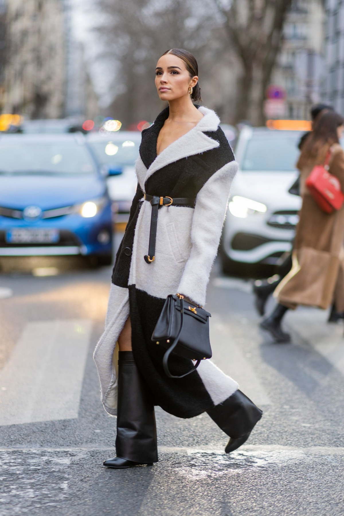Olivia Culpo puts on a stylish display while stepping out during Paris ...