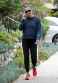 Jennifer Garner hops on a phone call while out running a few morning errands in Brentwood, California