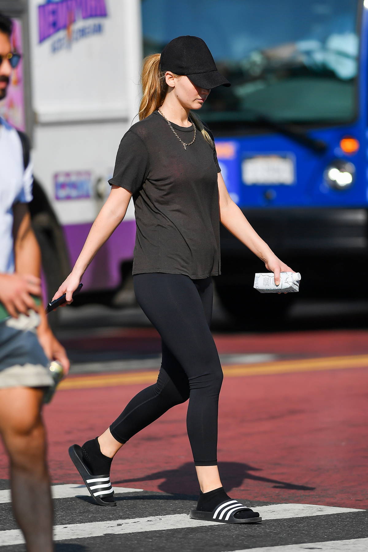 Jennifer Lawrence Looks Comfy in Her Casual Outfit While Stepping Out for  Lunch!, Jennifer Lawrence