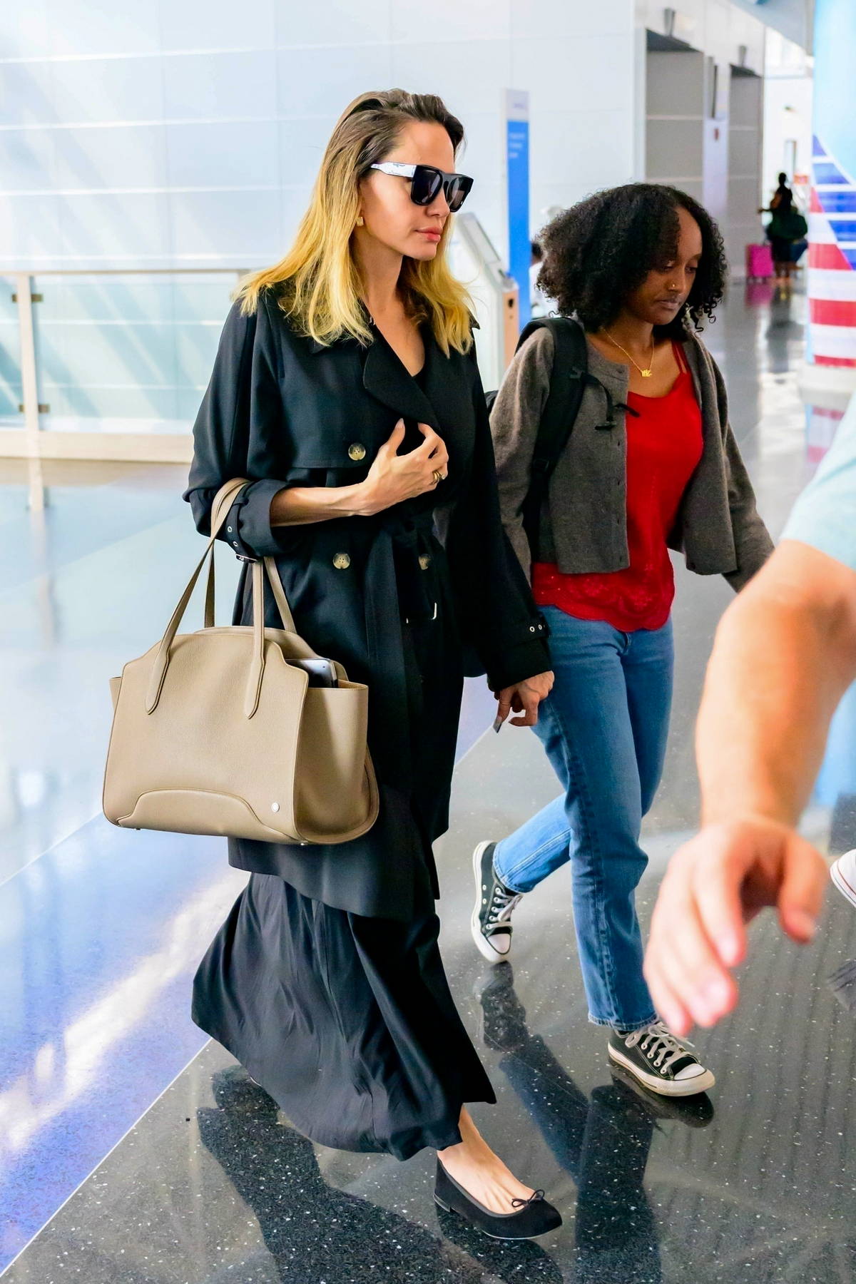 Angelina Jolie looks elegant while making her way into the JFK airport with  her kids in New York City-180723_5