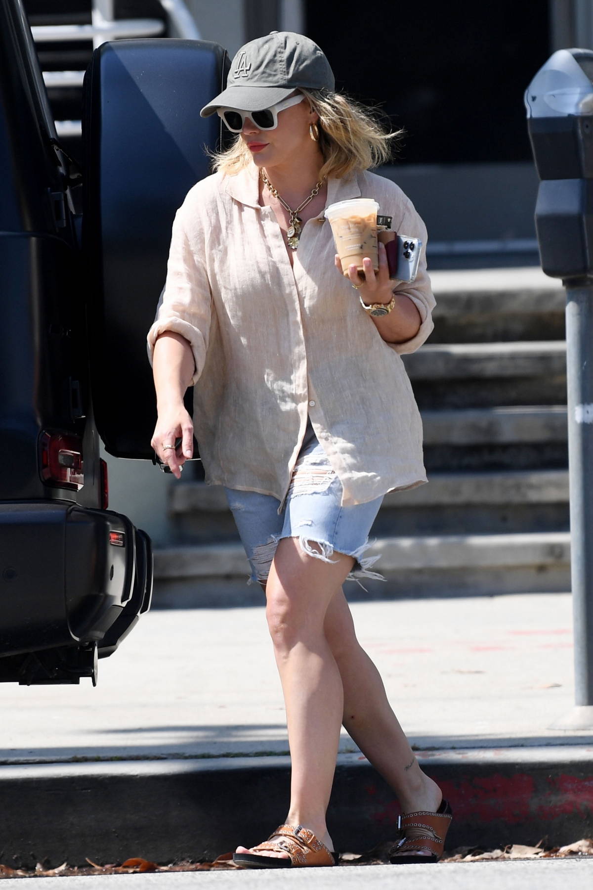 Hilary Duff Out in Studio City Ca October 9, 2012 – Star Style