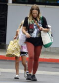 Kristen Bell wears a 'Taylor Swift' t-shirt and burnt-orange leggings while  shopping groceries with
