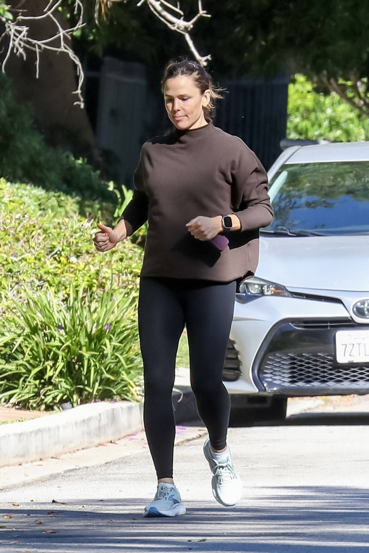 Jennifer Garner's Black Leggings Are About To Be Your Workout