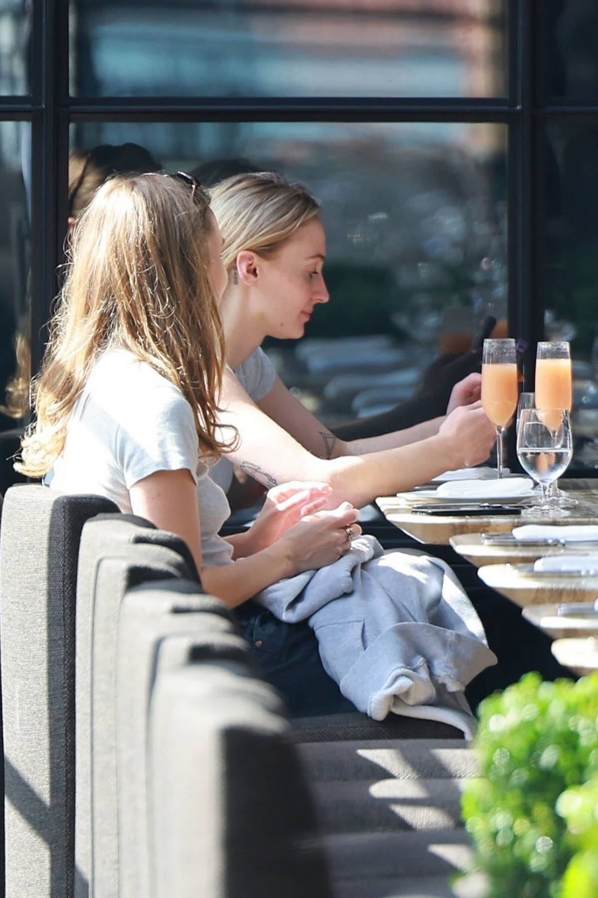 Sophie Turner enjoys drinks with friends before hitting Sunglass