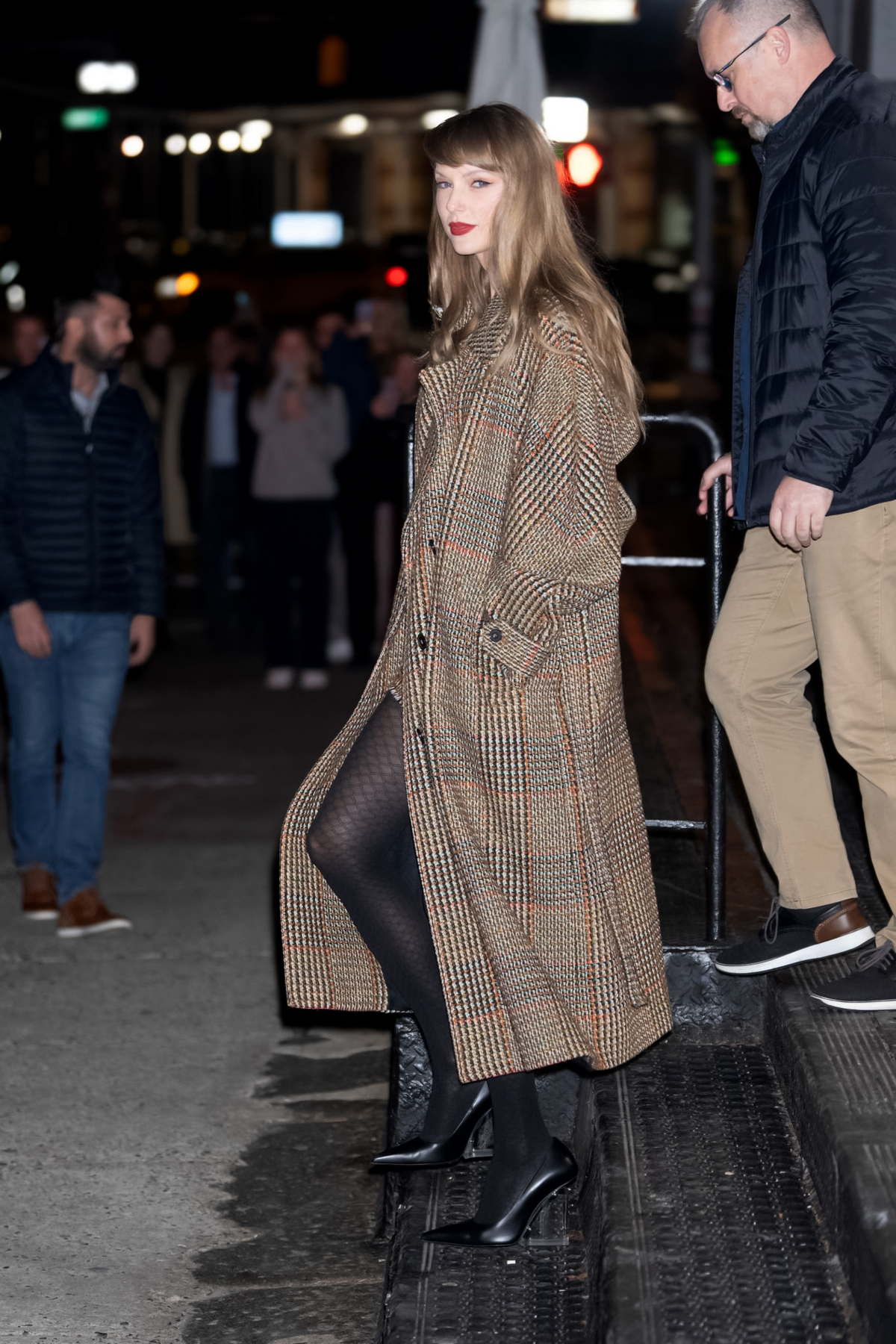 Black tights, plaid skirt, red sweater and black jacket. I was jealous of  Taylor Swift's Xmas outfit until I realized I have a very similar version.  : r/crossdressing