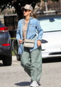 Jessica Alba keeps it casual while attending her daughter's tennis lesson in Marina Del Rey, California