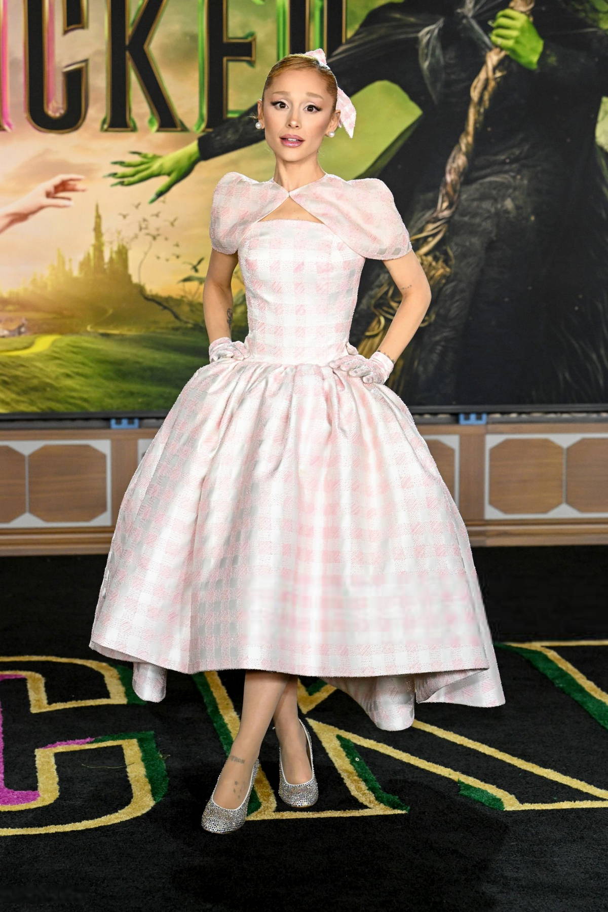 Ariana Grande attends the Premiere of 'Wicked' at the Dorothy Chandler Pavilion in Los Angeles